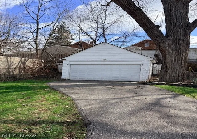 Homes for sale in Shaker Heights, OH | 3557 Glencairn Rd, Shaker Heights, OH 44122 | MLS# 5193091