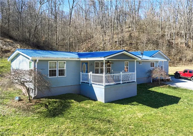 Photo 2 of Sale Pending at 1201 Congress Rd, Belpre, OH 45714 | MLS# 5193232 | Listing updated on 2026-08-03