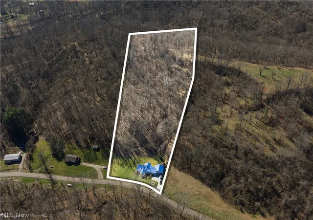 Photo 3 of Sale Pending at 1201 Congress Rd, Belpre, OH 45714 | MLS# 5193232 | Listing updated on 2026-08-03