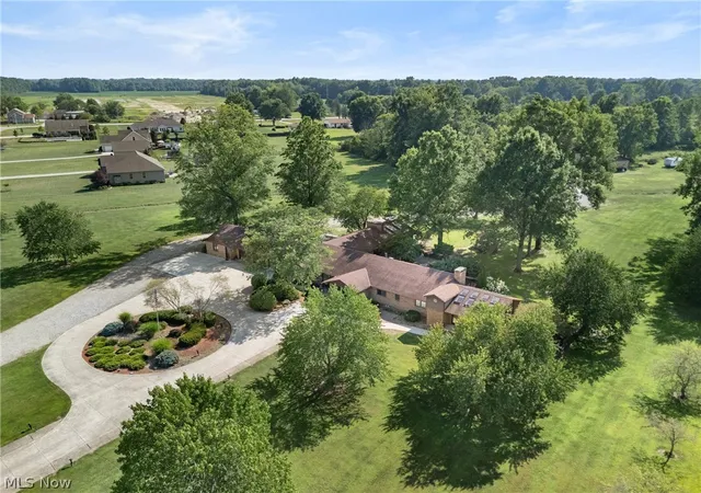 Photo 3 of Sale Pending at 11950 Castleton Ln, Grafton, OH 44044 | MLS# 5193031 | Listing updated on 2026-06-17