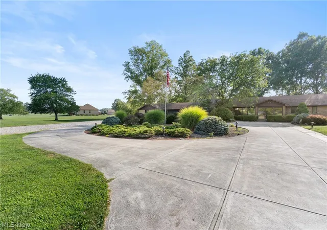 Photo 3 of Sale Pending at 11950 Castleton Ln, Grafton, OH 44044 | MLS# 5193031 | Listing updated on 2026-06-17