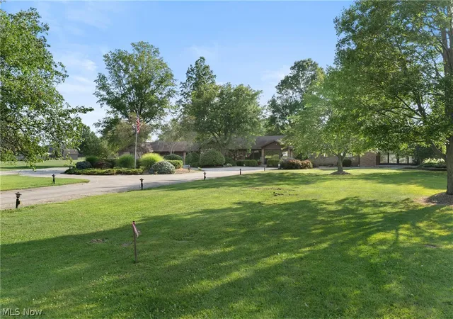Photo 4 of Sale Pending at 11950 Castleton Ln, Grafton, OH 44044 | MLS# 5193031 | Listing updated on 2026-06-17