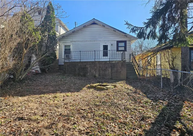 Homes for sale in East Liverpool, OH | 633 Riley Ave, East Liverpool, OH 43920 | MLS# 5193059