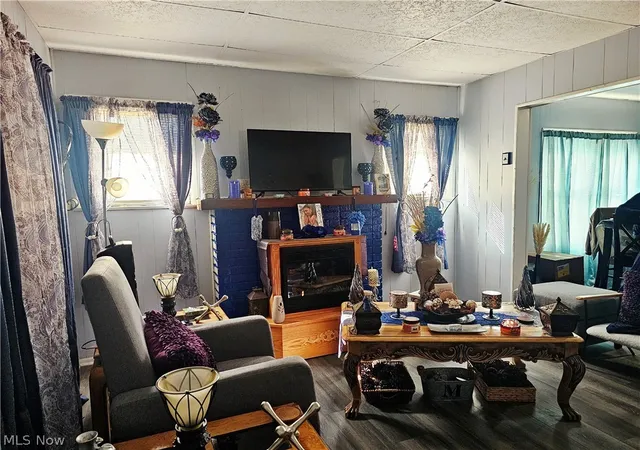 Homes for sale in East Liverpool, OH | 633 Riley Ave, East Liverpool, OH 43920 | MLS# 5193059