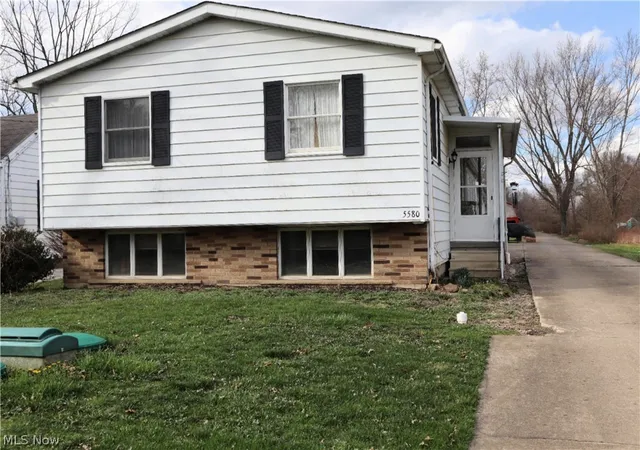 Homes for sale in Newton Falls, OH | 5580 Charleston Rd, Newton Falls, OH 44444 | MLS# 5193087