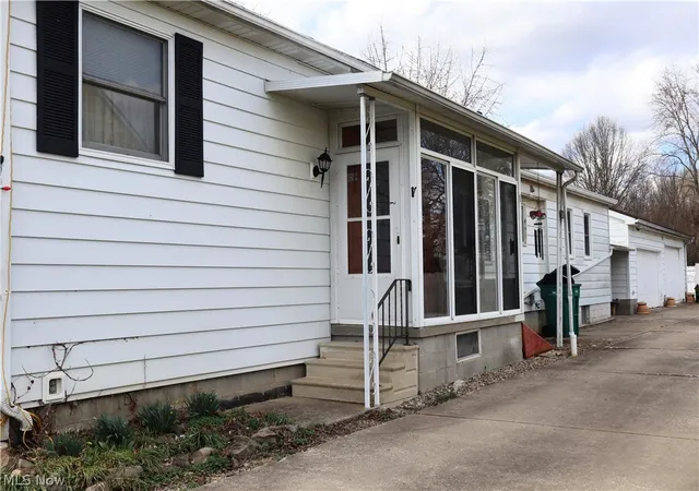 Homes for sale in Newton Falls, OH | 5580 Charleston Rd, Newton Falls, OH 44444 | MLS# 5193087