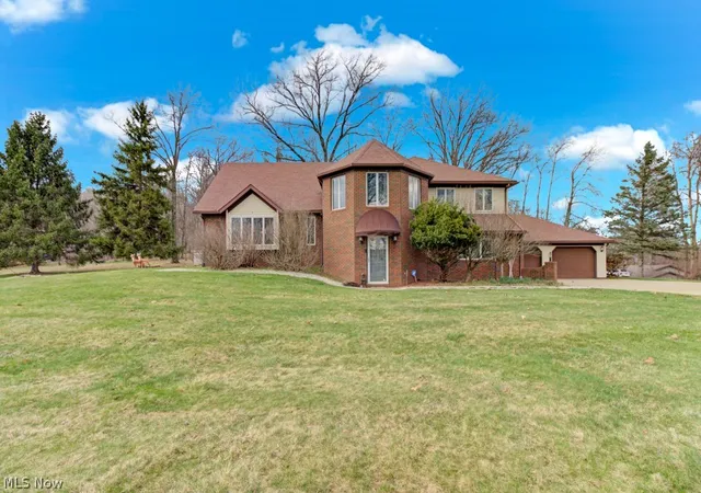 3rd image of 34 Iroquois Trl, Malvern, OH 44644 | MLS# 5193439