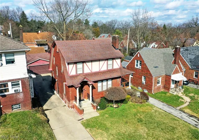 Photo 2 of Single family home for sale at 218 Upland Ave, Youngstown, OH 44504 | MLS# 5193554 | Listing updated on 2026-08-03