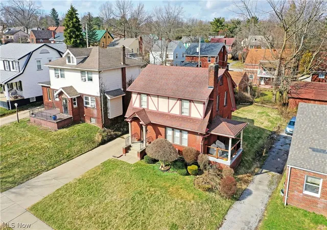 Photo 3 of Single family home for sale at 218 Upland Ave, Youngstown, OH 44504 | MLS# 5193554 | Listing updated on 2026-08-03