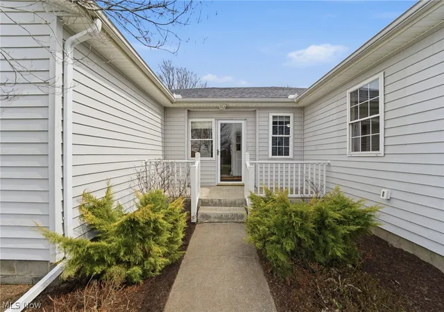 3rd image of 28 Lake Park Rd, Conneaut, OH 44030 | MLS# 5193861