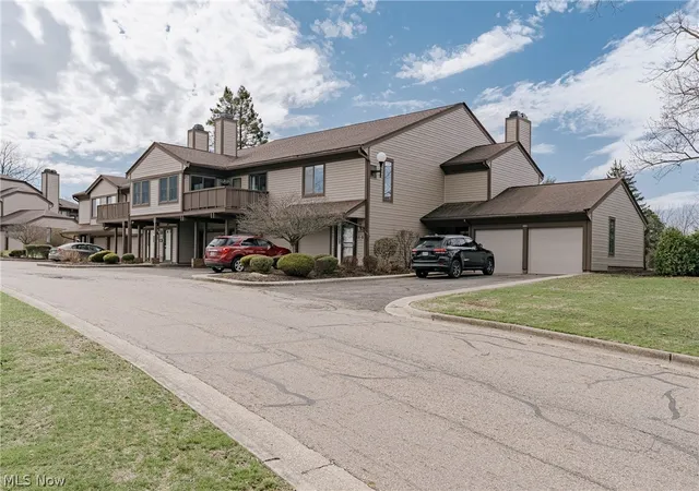 1st image of 2889 Charing Cross Rd Nw, Canton, OH 44708 | MLS# 5193188
