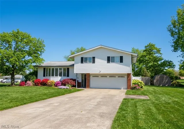 Photo 1 of Sale Pending at 7610 Royal Ridge Dr, Cleveland, OH 44129 | MLS# 5193909 | Listing updated on 2026-08-03