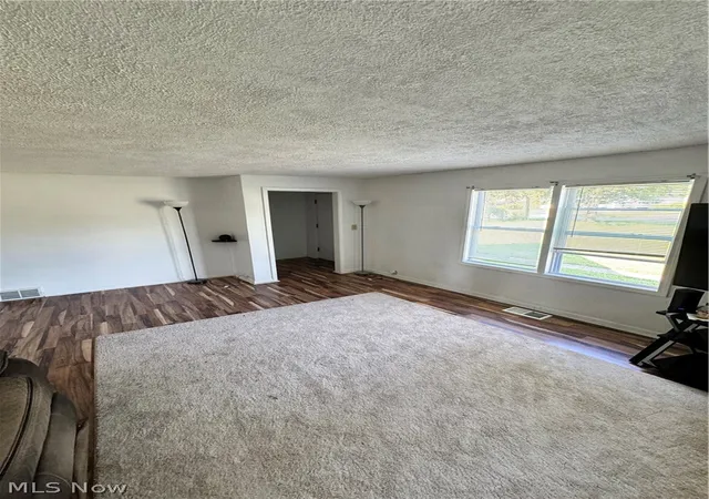 3rd image of 5696 Columbia Dr, Bedford Heights, OH 44146 | MLS# 5194137