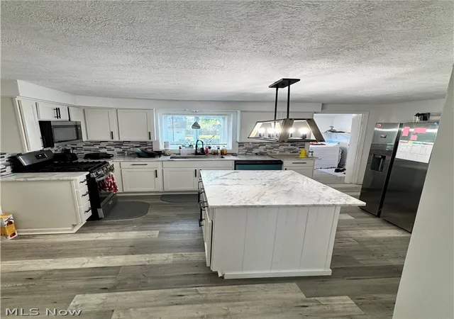 5th image of 5696 Columbia Dr, Bedford Heights, OH 44146 | MLS# 5194137