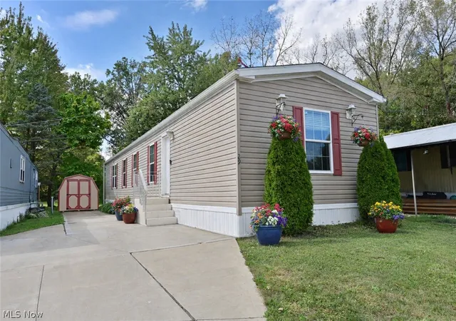 1st image of 29 Carl Ln, Olmsted Twp, OH 44138 | MLS# 5193793