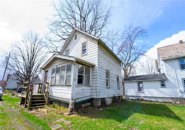 Photo 2 of Sale Pending at 318 11th Street, Elyria, OH 44035 | MLS# 5194179 | Listing updated on 2026-07-29