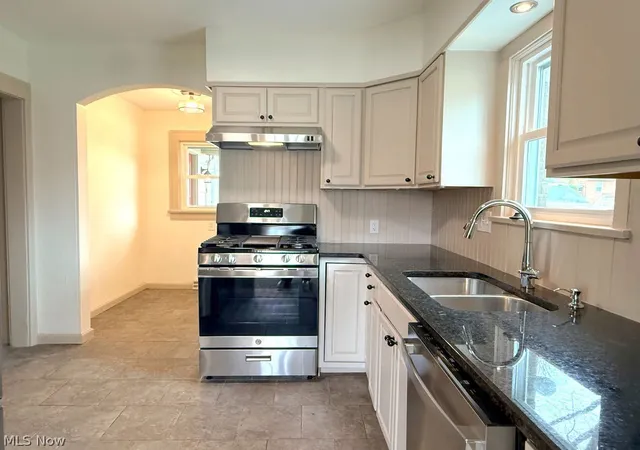 Photo 2 of Single family home for sale at 419 Oak Knoll Ne, Warren, OH 44483 | MLS# 5194600 | Listing updated on 2026-07-06