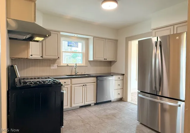 Photo 3 of Single family home for sale at 419 Oak Knoll Ne, Warren, OH 44483 | MLS# 5194600 | Listing updated on 2026-07-06