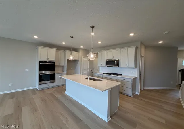 2nd image of 32740 Sandridge Run, Avon Lake, OH 44012 | MLS# 5194686