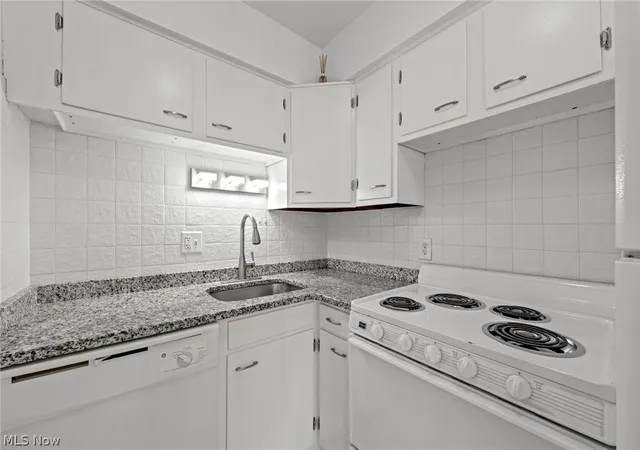 image of 12520 Edgewater Dr #1504, Lakewood, OH 44107 | MLS# 5194763