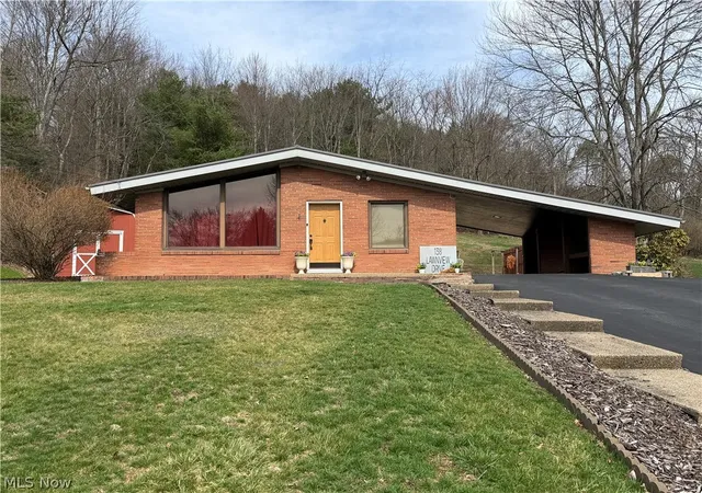 Homes for sale in New Cumberland, WV | 138 Lawnview Dr, New Cumberland, WV 26047 | MLS# 5194813