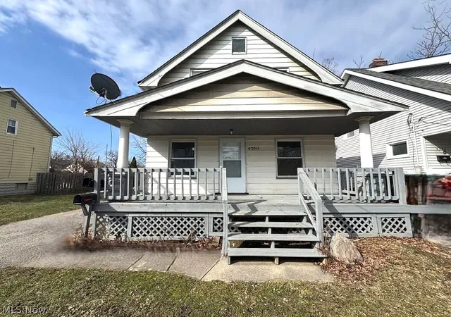 Homes for sale in Cleveland, OH | 4350 W 28th St, Cleveland, OH 44109 | MLS# 5193335