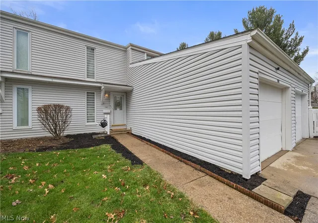 3rd image of 190 Deepwood Dr, Wadsworth, OH 44281 | MLS# 5195044