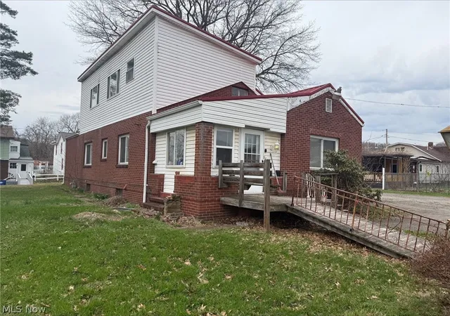 Homes for sale in East Liverpool, OH | 410 Palissey St, East Liverpool, OH 43920 | MLS# 5195180