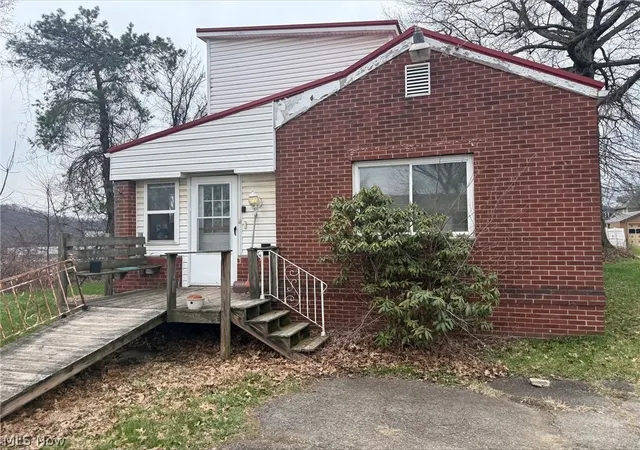 Homes for sale in East Liverpool, OH | 410 Palissey St, East Liverpool, OH 43920 | MLS# 5195180