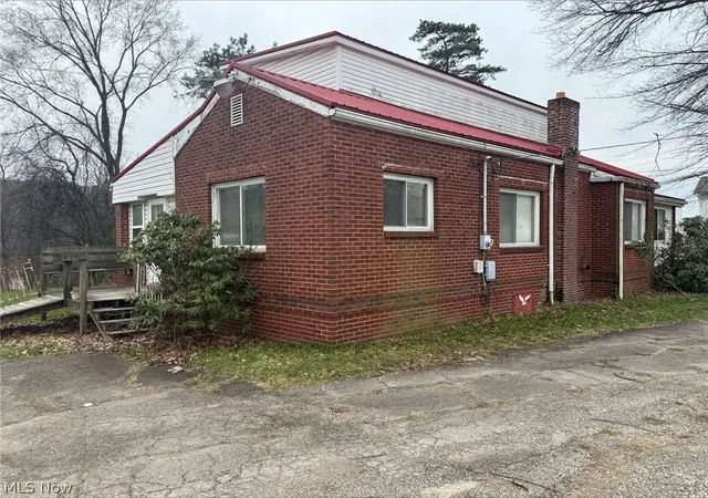 Homes for sale in East Liverpool, OH | 410 Palissey St, East Liverpool, OH 43920 | MLS# 5195180