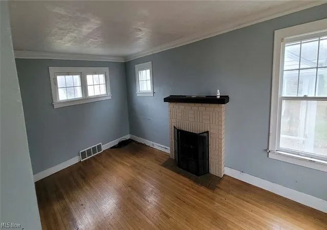 Photo 3 of Single family home for sale at 4017 Eastway Rd, Cleveland, OH 44121 | MLS# 5195435 | Listing updated on 2026-09-25
