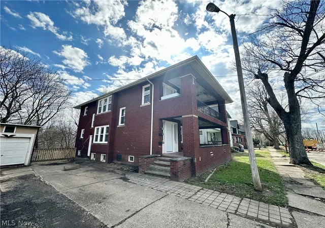 Photo 3 of Multi family home for sale at 615 Wellman Ave Sw, Massillon, OH 44646 | MLS# 5195461 | Listing updated on 2026-08-24