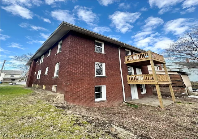 Listing Photo 4 - Condo for sale in building located at 615 Wellman Ave SW, Massillon, OH 44646