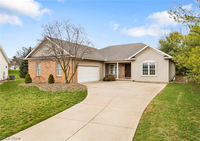 Homes for sale in North Canton, OH | 2041 Penhurst Cir Ne, North Canton, OH 44720 | MLS# 5195822