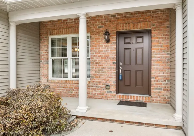 Homes for sale in North Canton, OH | 2041 Penhurst Cir Ne, North Canton, OH 44720 | MLS# 5195822