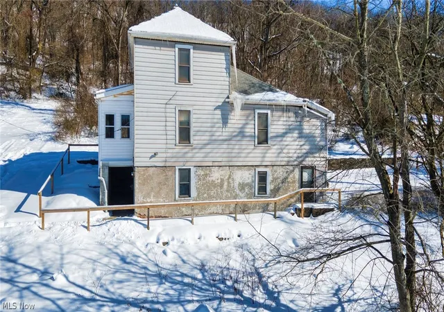 Photo 3 of Single family home for sale at 324 Loeb St, Weirton, WV 26062 | MLS# 5195910 | Listing updated on 2026-04-22