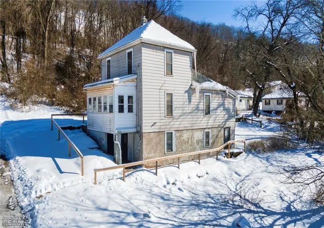 Photo 4 of Single family home for sale at 324 Loeb St, Weirton, WV 26062 | MLS# 5195910 | Listing updated on 2026-04-22