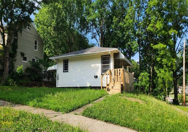 Homes for sale in Akron, OH | 600 Eastland Ave, Akron, OH 44305 | MLS# 5195834