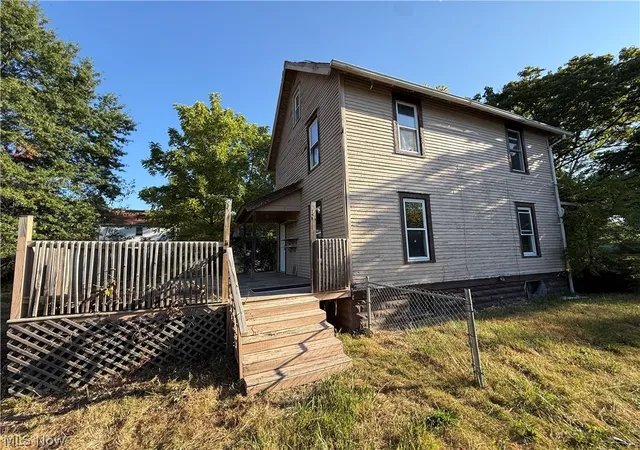 Photo 2 of Single family home for sale at 1033 Olive Ave Ne, Warren, OH 44483 | MLS# 5196698 | Listing updated on 2026-09-21