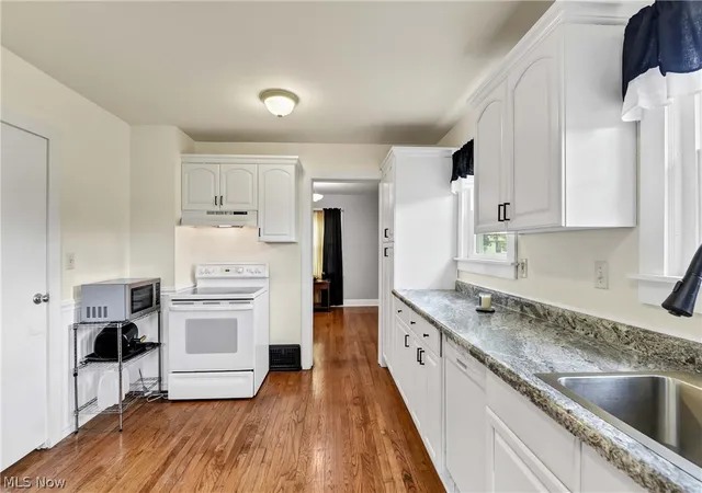 4th image of 471 Columbus St, Bedford, OH 44146 | MLS# 5196737