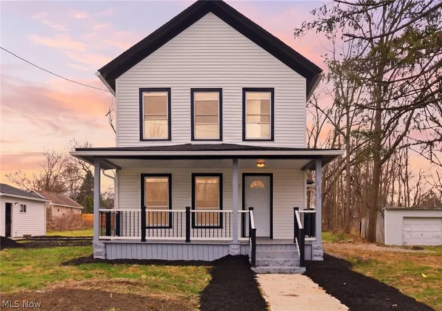 Photo 1 of Single family home for sale at 950 Park Ave, Amherst, OH 44001 | MLS# 5196346 | Listing updated on 2026-08-20