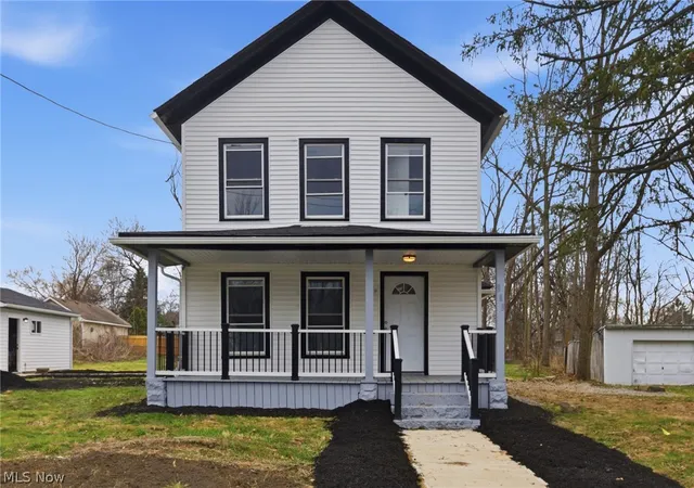 Photo 2 of Single family home for sale at 950 Park Ave, Amherst, OH 44001 | MLS# 5196346 | Listing updated on 2026-08-20