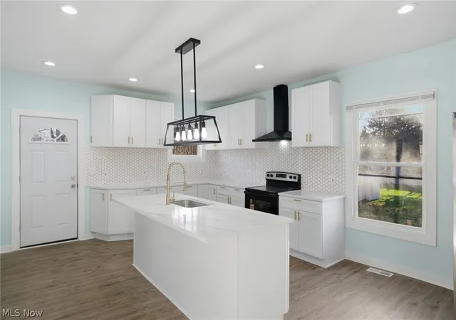 Photo 5 of Single family home for sale at 950 Park Ave, Amherst, OH 44001 | MLS# 5196346 | Listing updated on 2026-08-20