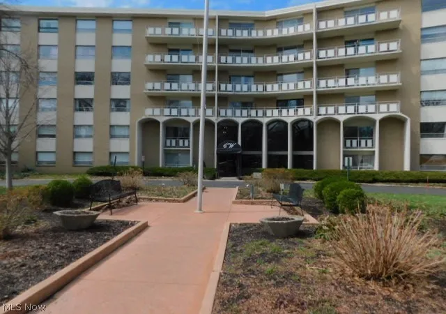2nd image of 3400 Wooster Rd #618, Rocky River, OH 44116 | MLS# 5195200
