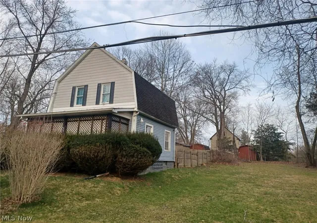 Homes for sale in Youngstown, OH | 819 Lyden Ave, Youngstown, OH 44505 | MLS# 5196901