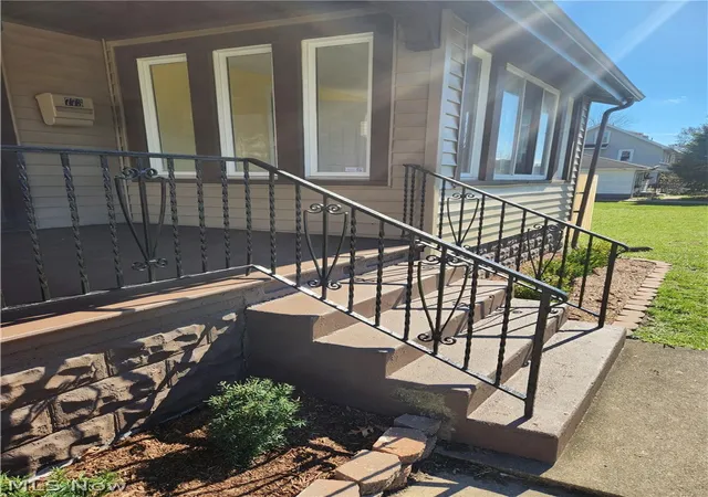 Photo 3 of Single family home for sale at 773 Kenilworth Ave SE, Warren, OH 44484 | MLS# 5196899 | Listing updated on 2026-05-15