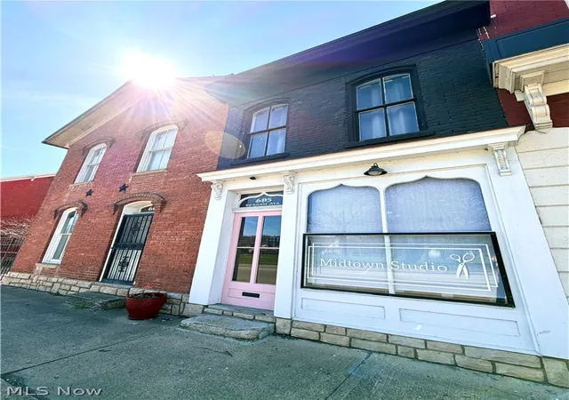 Photo 2 of Townhouse for sale at 605 Putnam Ave, Zanesville, OH 43701 | MLS# 5197095 | Listing updated on 2026-08-31