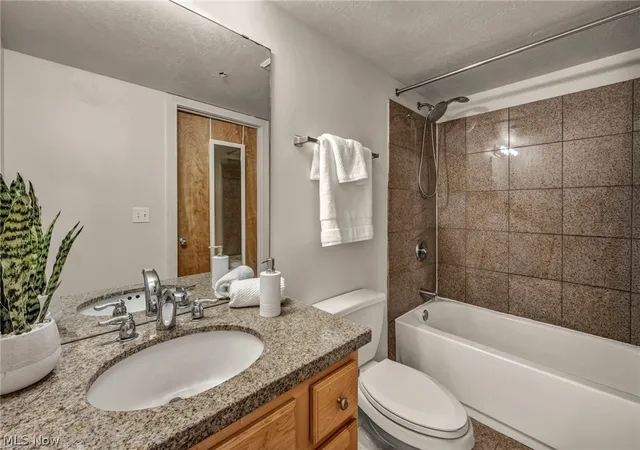 2nd image of 2222 Detroit Ave, Cleveland, OH 44113