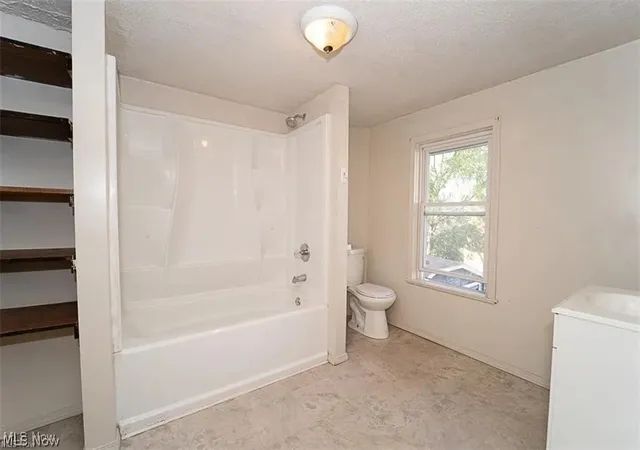 2nd image of 1150 Wooster Rd N, Barberton, OH 44203 | MLS# 5197144