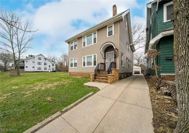 Listing Photo 5 - Condo for sale in building located at 1630 Coventry Rd, Cleveland, OH 44118